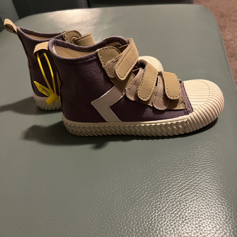 Forgot I had these and now too small for my kiddo  brand new size 30 eu 12 usa